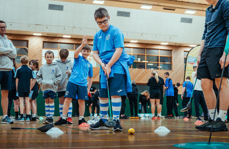 primary school children learning golf with golfway equipment